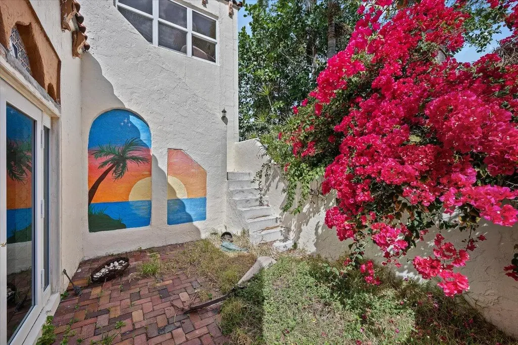 418 E Lakewood Road West Palm Beach FL 33405