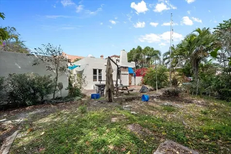 418 E Lakewood Road West Palm Beach FL 33405