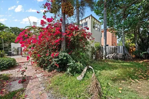 418 E Lakewood Road West Palm Beach FL 33405