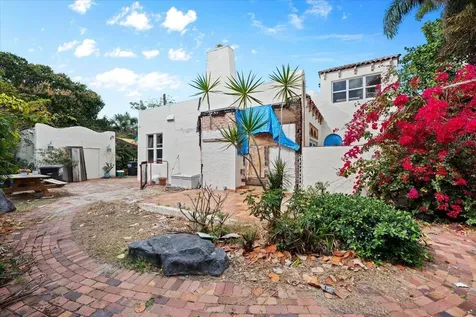 418 E Lakewood Road West Palm Beach FL 33405