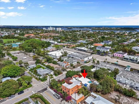 418 E Lakewood Road West Palm Beach FL 33405