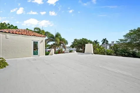 418 E Lakewood Road West Palm Beach FL 33405