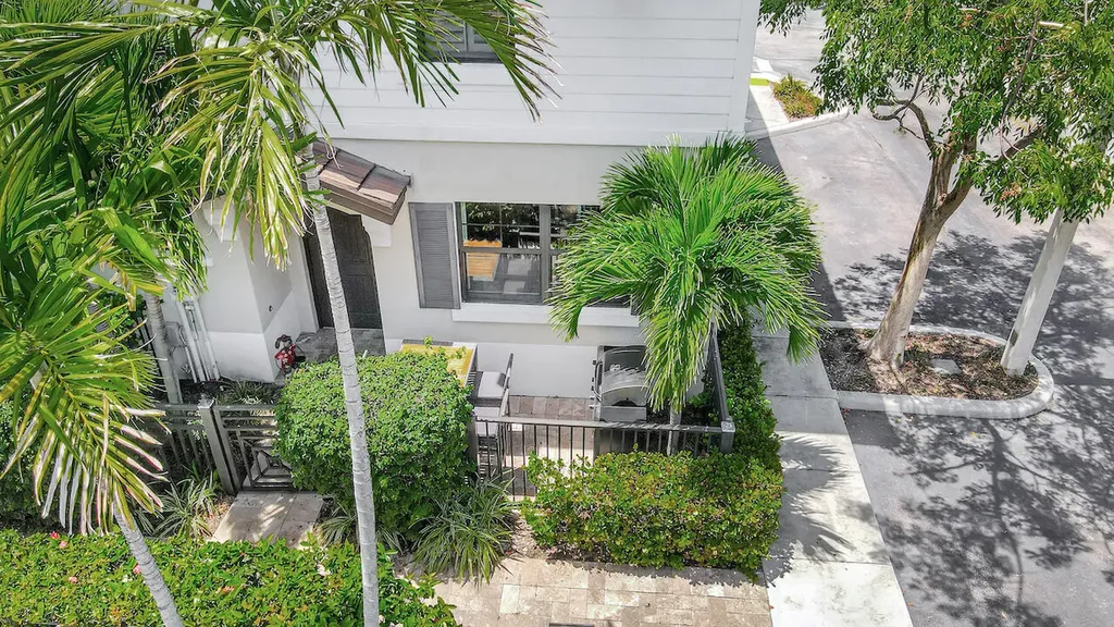 861 S Ocean Boulevard Pompano Beach FL 33062
