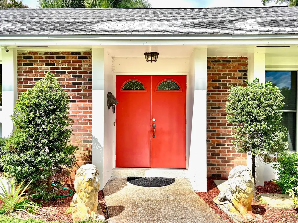 8 Bell Lane Palm Springs FL 33406