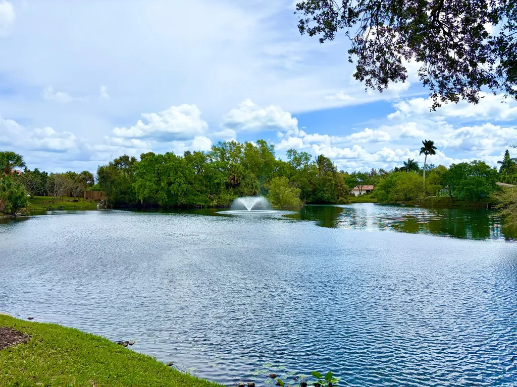 8 Bell Lane Palm Springs FL 33406