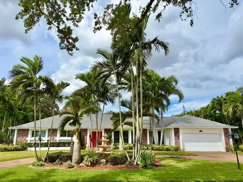 8 Bell Lane Palm Springs FL 33406