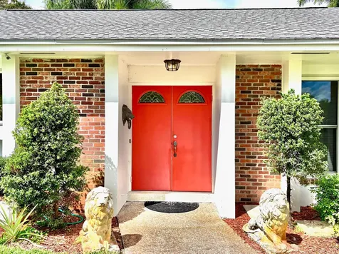 8 Bell Lane Palm Springs FL 33406