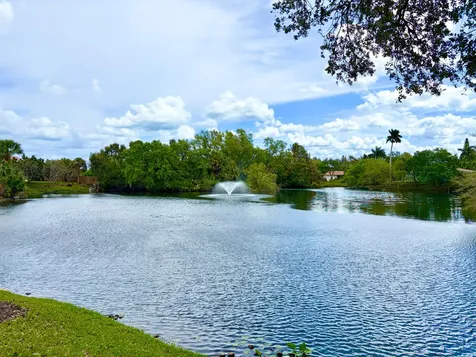 8 Bell Lane Palm Springs FL 33406