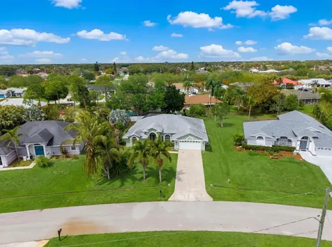 513 SE Cliff Road Port St Lucie FL 34984