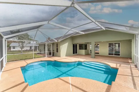 513 SE Cliff Road Port St Lucie FL 34984
