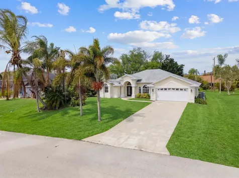 513 SE Cliff Road Port St Lucie FL 34984