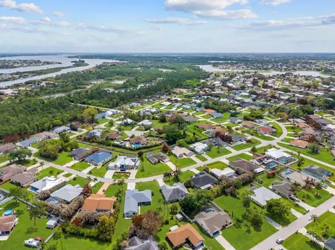 513 SE Cliff Road Port St Lucie FL 34984