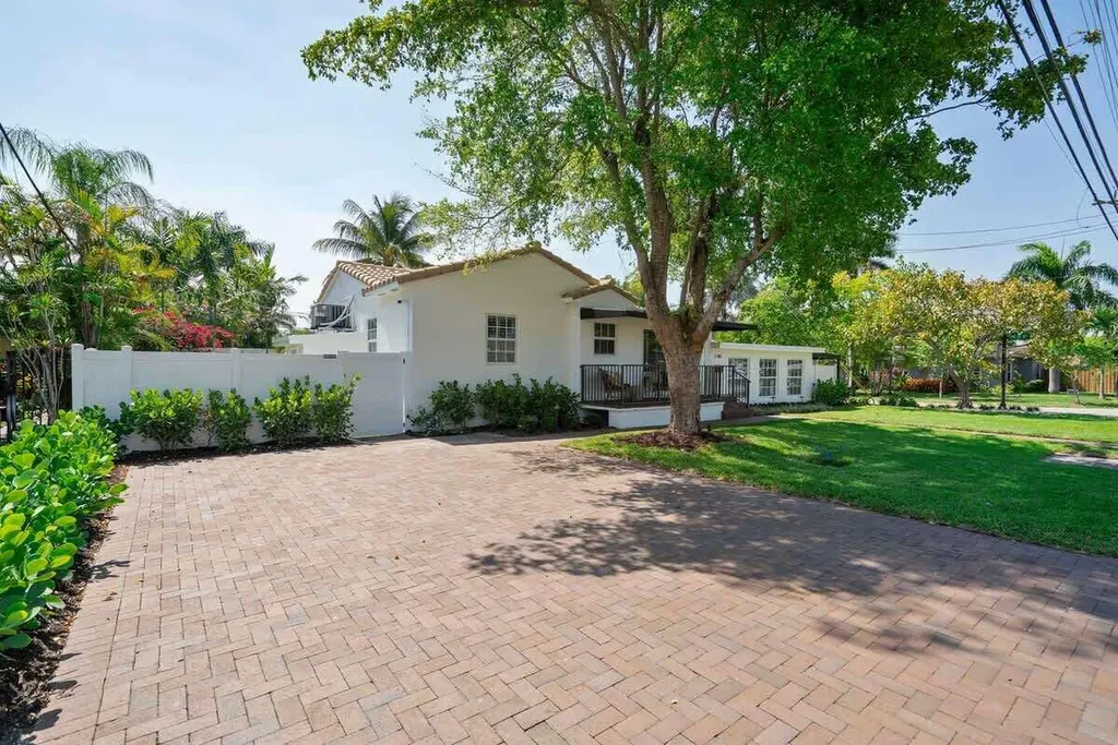 1145 NE 18th Avenue Fort Lauderdale FL 33304