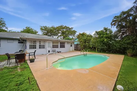 2316 SE 1st Street Boynton Beach FL 33435