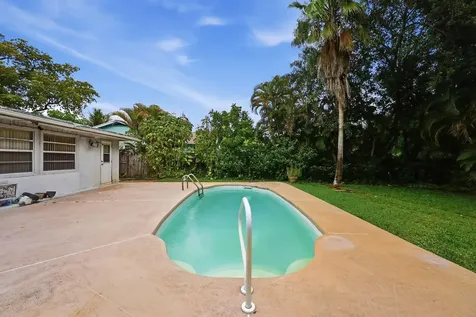 2316 SE 1st Street Boynton Beach FL 33435