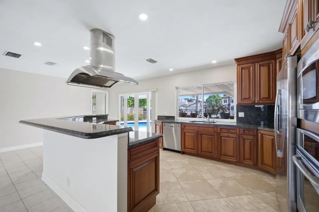 47 Fort Royal Island Fort Lauderdale FL 33308