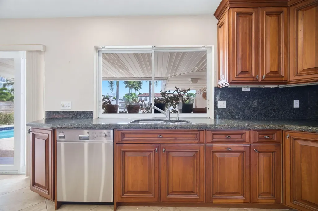 47 Fort Royal Island Fort Lauderdale FL 33308