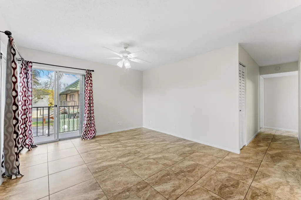 1840 Fairview Villas Drive Palm Springs FL 33406