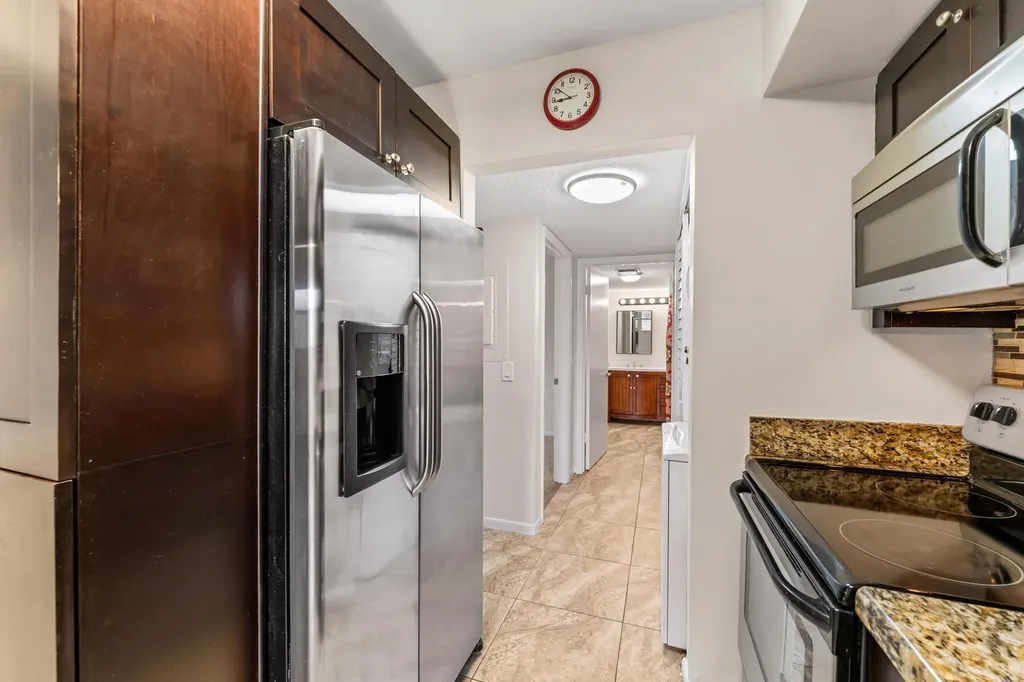1840 Fairview Villas Drive Palm Springs FL 33406