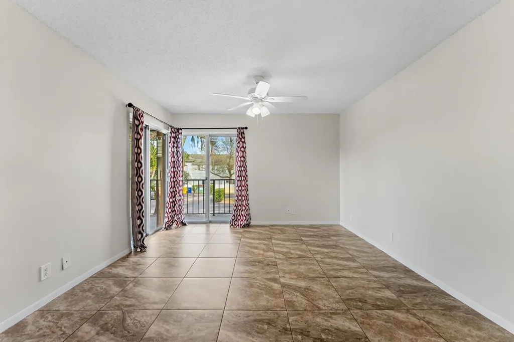 1840 Fairview Villas Drive Palm Springs FL 33406