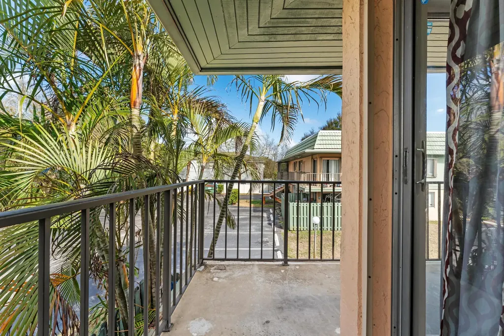 1840 Fairview Villas Drive Palm Springs FL 33406