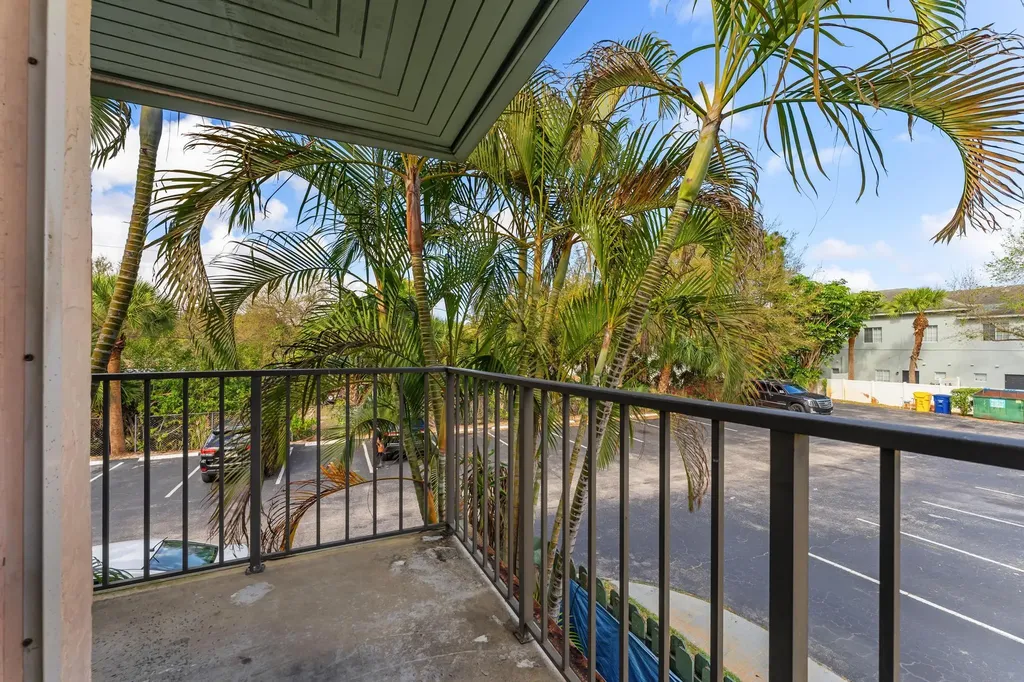 1840 Fairview Villas Drive Palm Springs FL 33406