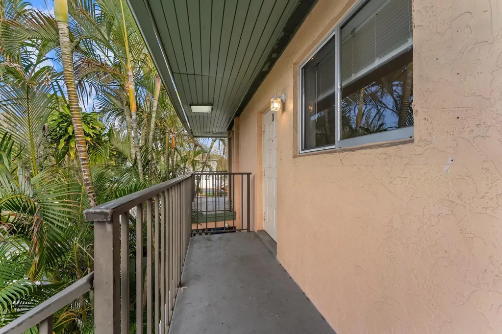 1840 Fairview Villas Drive Palm Springs FL 33406