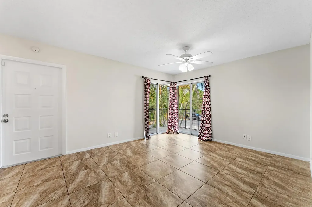 1840 Fairview Villas Drive Palm Springs FL 33406