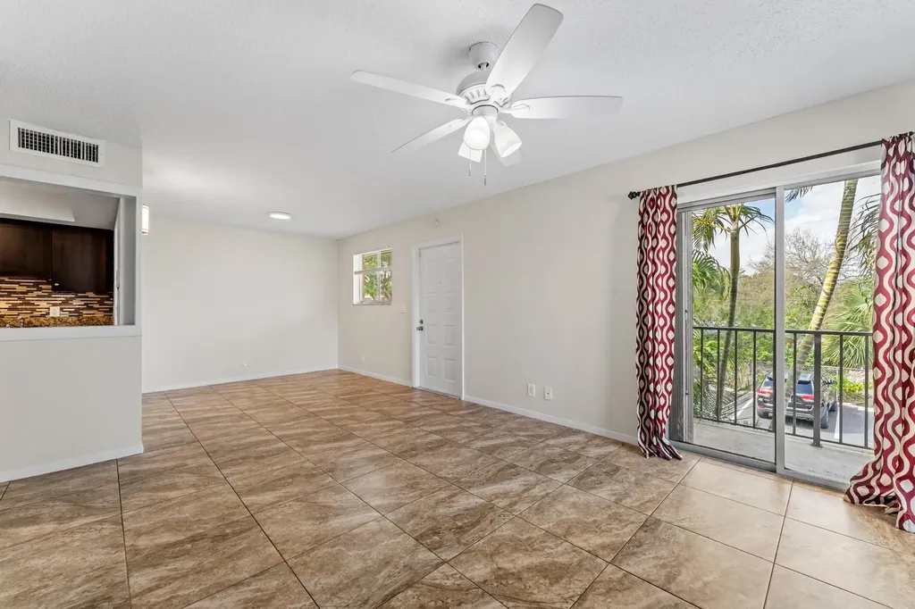 1840 Fairview Villas Drive Palm Springs FL 33406