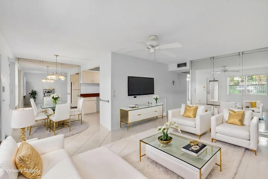 1009 Hythe A Boca Raton FL 33434