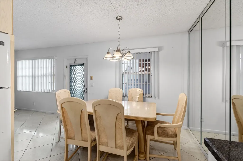 1009 Hythe A Boca Raton FL 33434