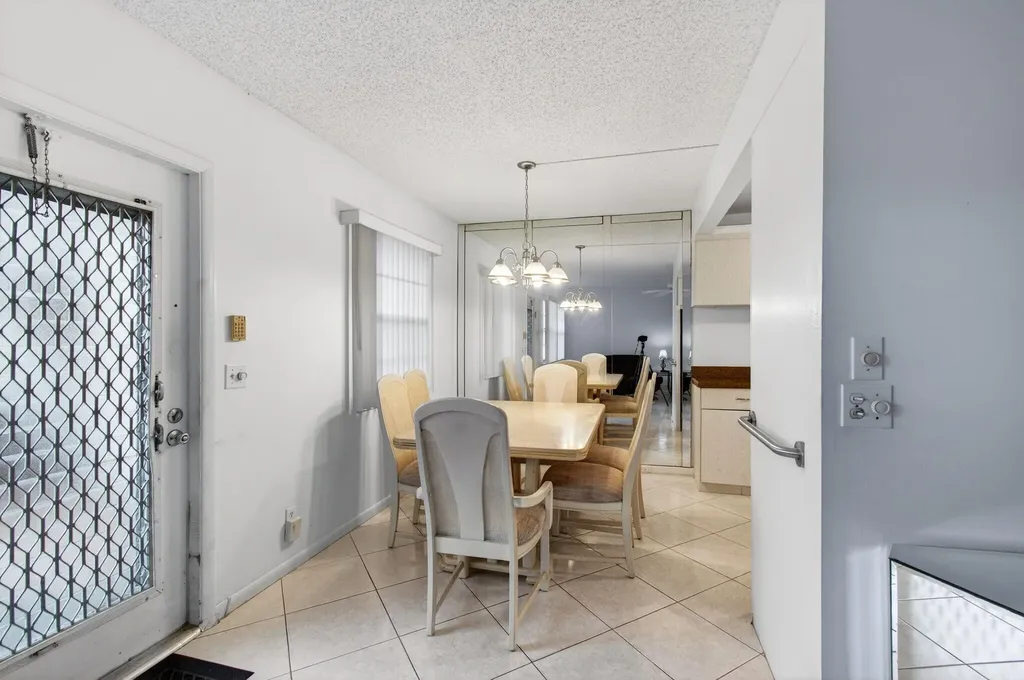 1009 Hythe A Boca Raton FL 33434