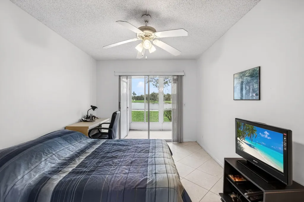 1009 Hythe A Boca Raton FL 33434