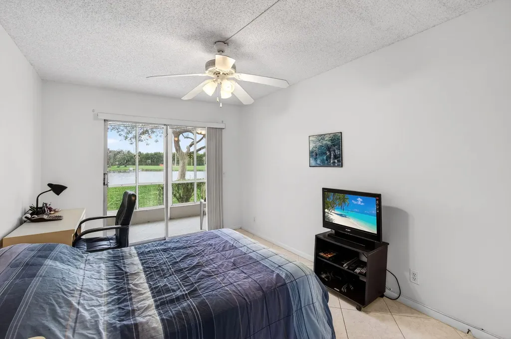 1009 Hythe A Boca Raton FL 33434