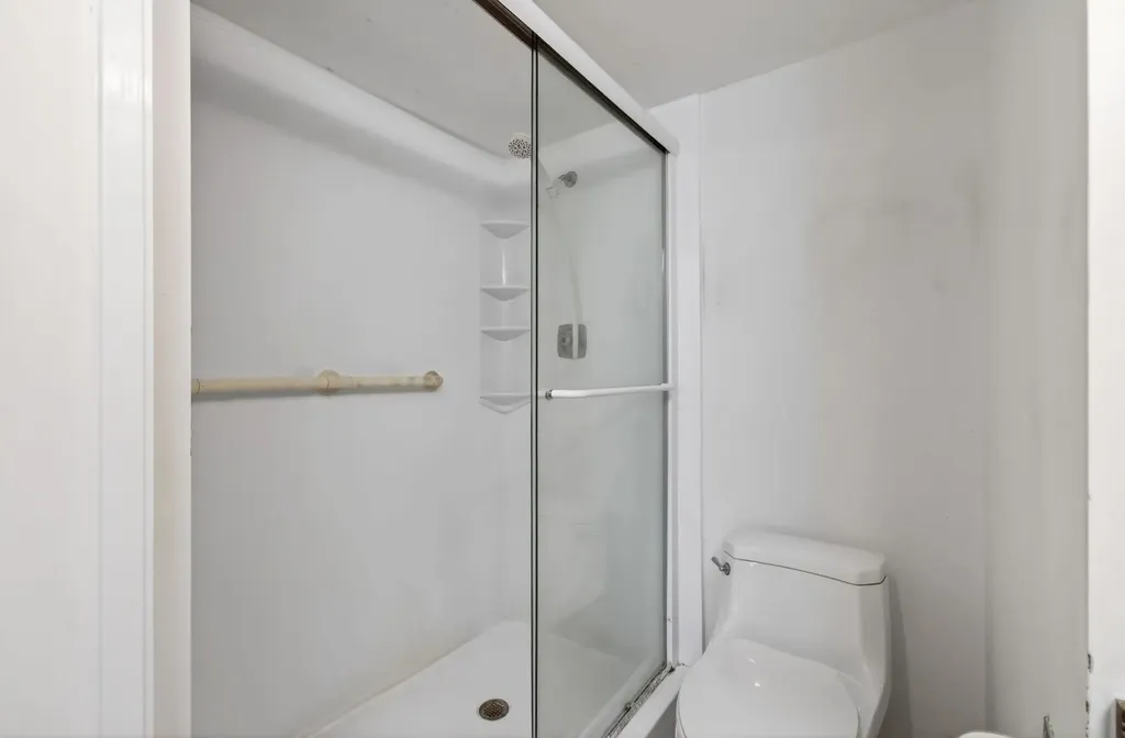 1009 Hythe A Boca Raton FL 33434