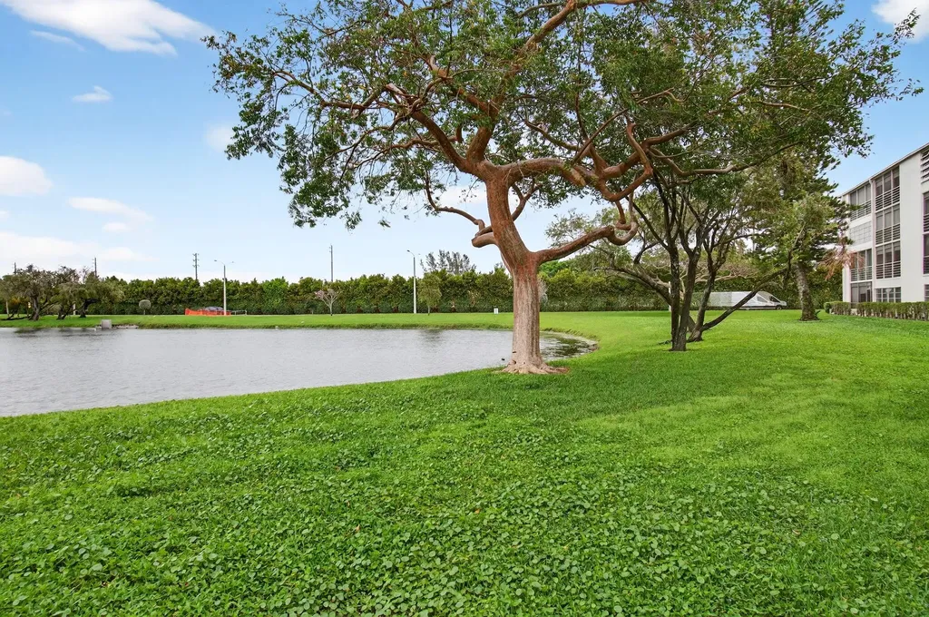 1009 Hythe A Boca Raton FL 33434