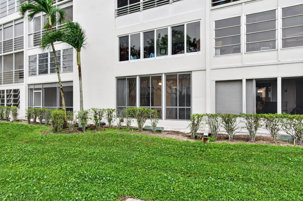 1009 Hythe A Boca Raton FL 33434