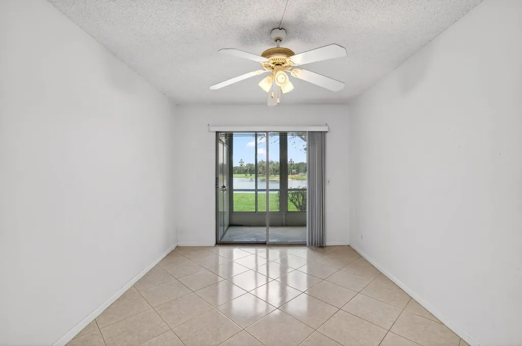 1009 Hythe A Boca Raton FL 33434