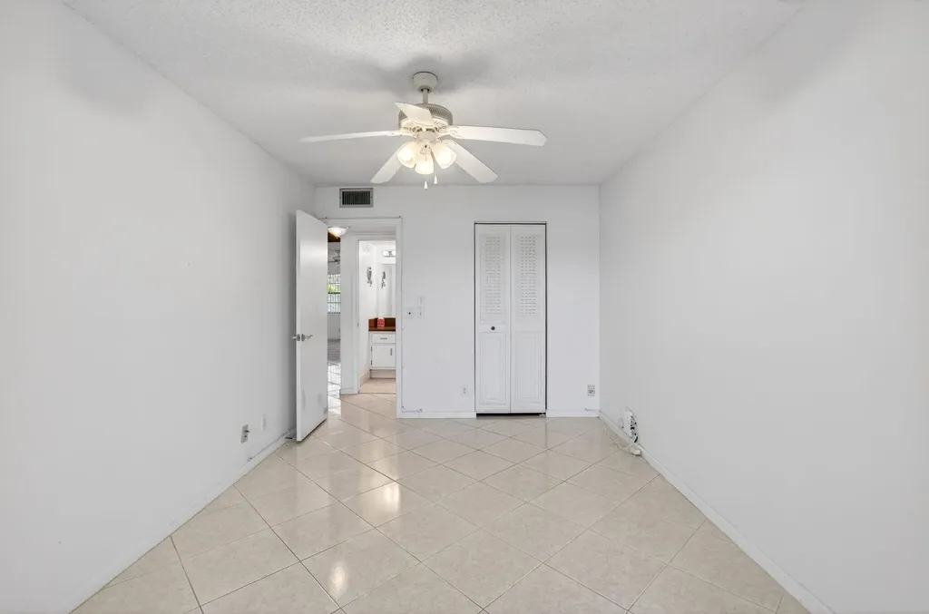 1009 Hythe A Boca Raton FL 33434