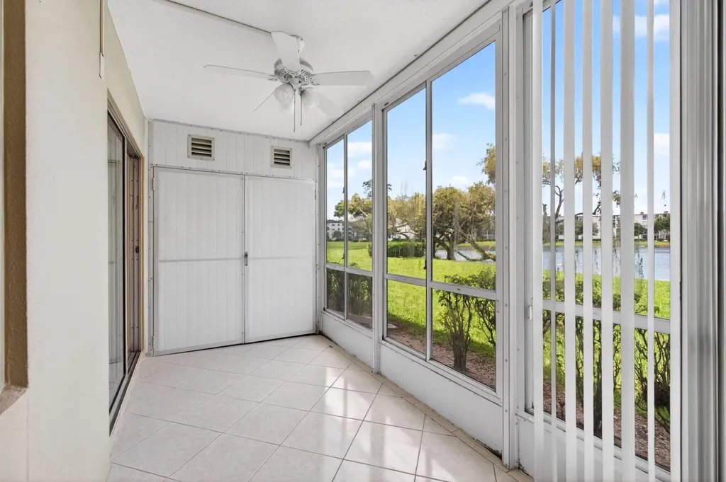 1009 Hythe A Boca Raton FL 33434