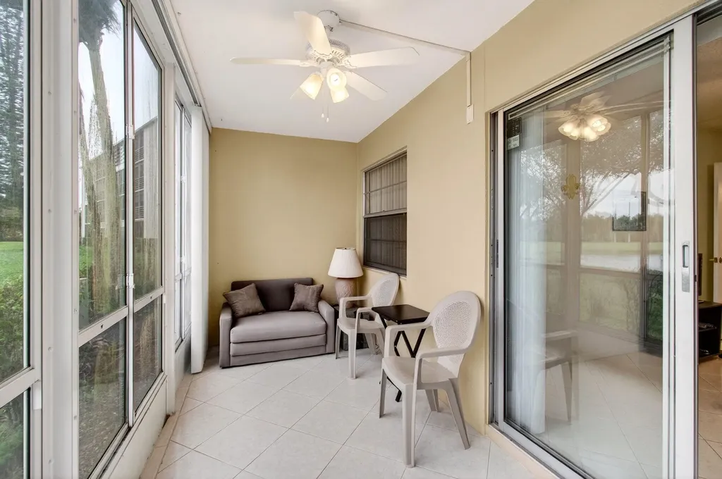1009 Hythe A Boca Raton FL 33434
