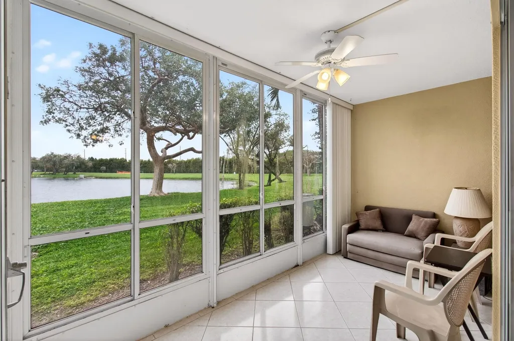 1009 Hythe A Boca Raton FL 33434