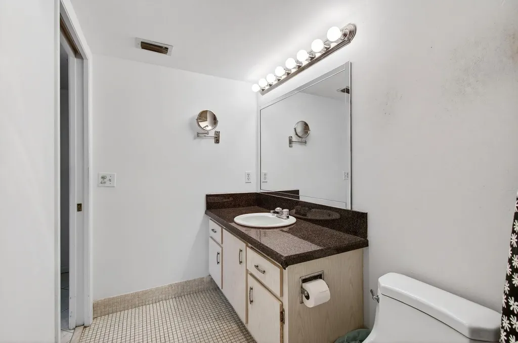 1009 Hythe A Boca Raton FL 33434