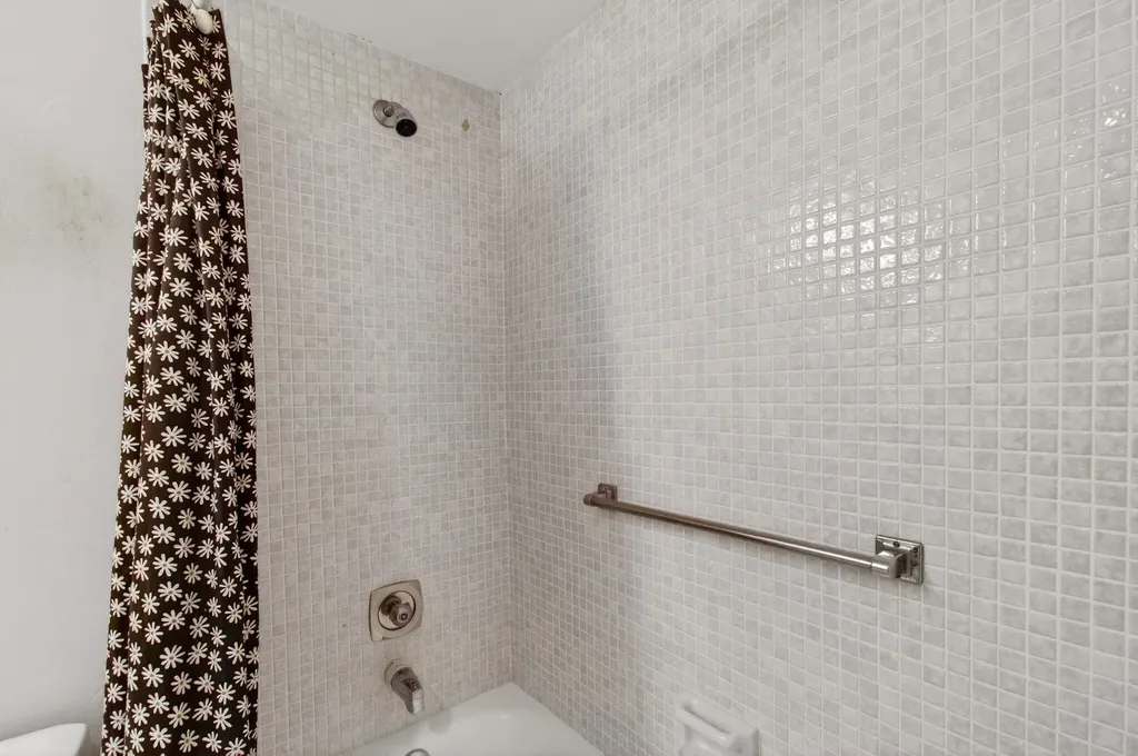 1009 Hythe A Boca Raton FL 33434