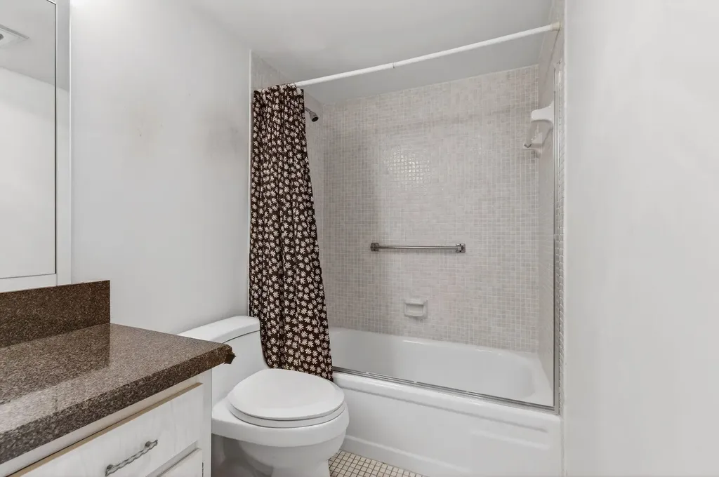 1009 Hythe A Boca Raton FL 33434
