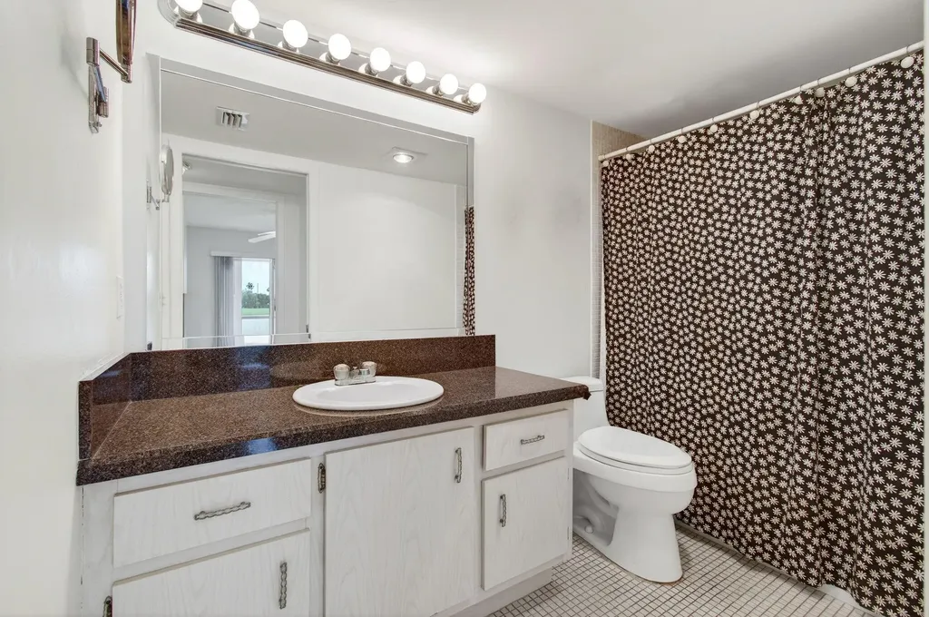 1009 Hythe A Boca Raton FL 33434