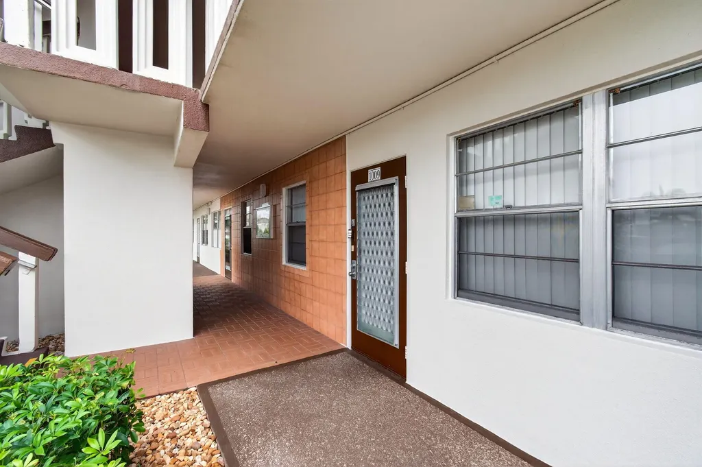 1009 Hythe A Boca Raton FL 33434
