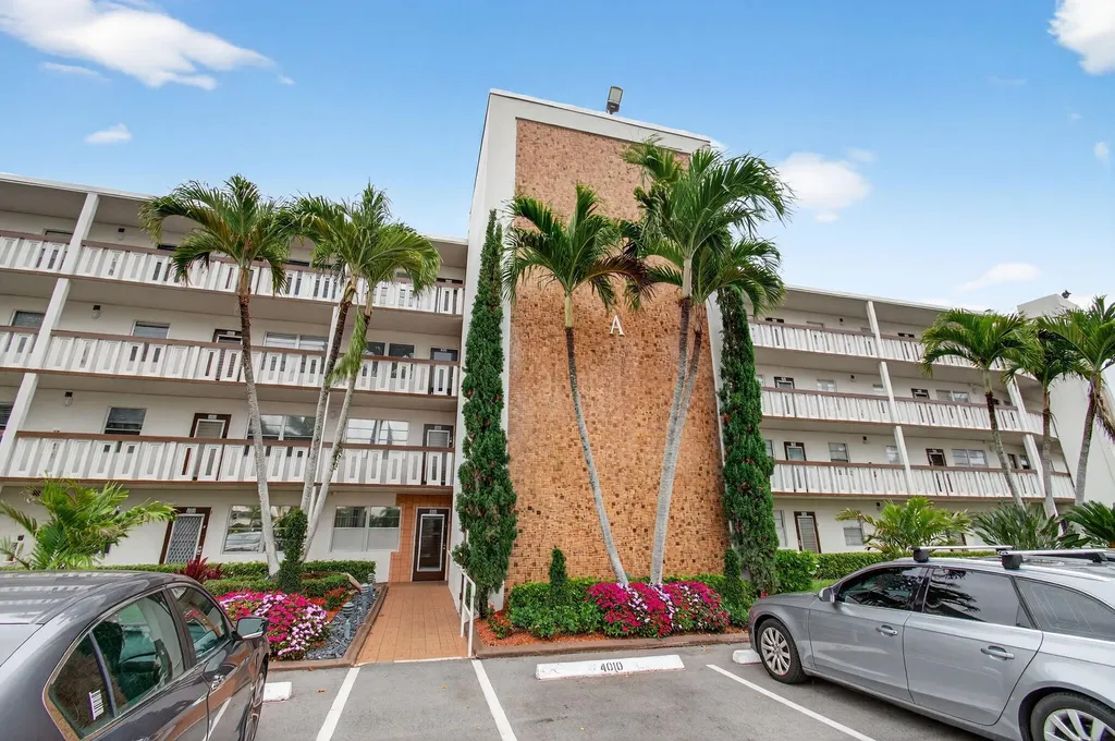 1009 Hythe A Boca Raton FL 33434