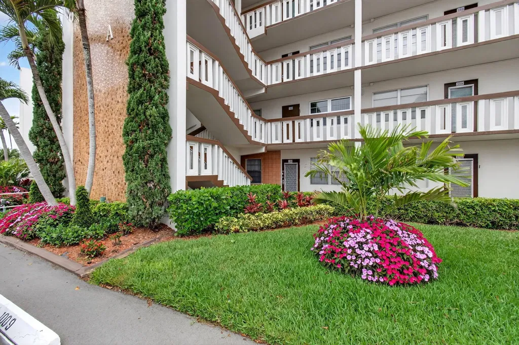 1009 Hythe A Boca Raton FL 33434