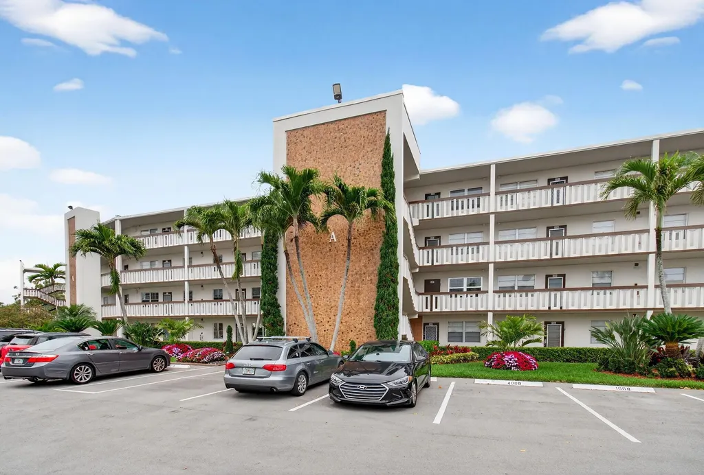 1009 Hythe A Boca Raton FL 33434